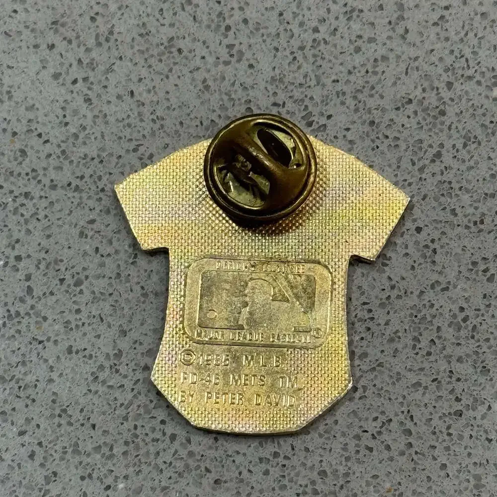 Vintage NY New York Mets MLB Baseball Jersey Enamel Lapel Pin Badge Fan Souvenir